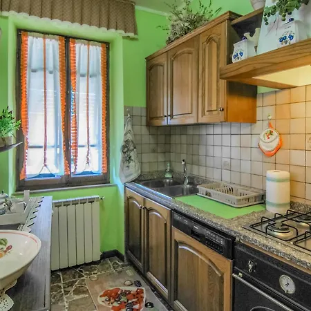 Amazing In With Jacuzzi Holiday home Sommocolonia