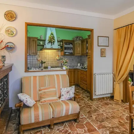 Amazing In With Jacuzzi Holiday home Sommocolonia