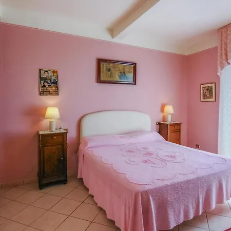 Holiday home Amazing In With Jacuzzi Sommocolonia
